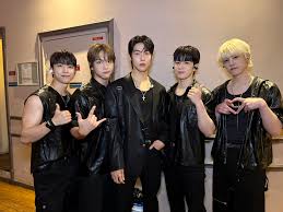 N.flying en backstage du concert à Paris