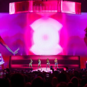 KATSEYE fait vibrer l’Accor Arena